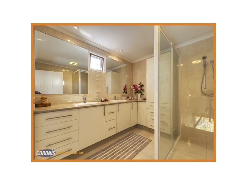 18 Boykambil Esplanade South, Hope Island QLD 4212