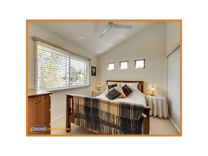 18 Boykambil Esplanade South, Hope Island QLD 4212