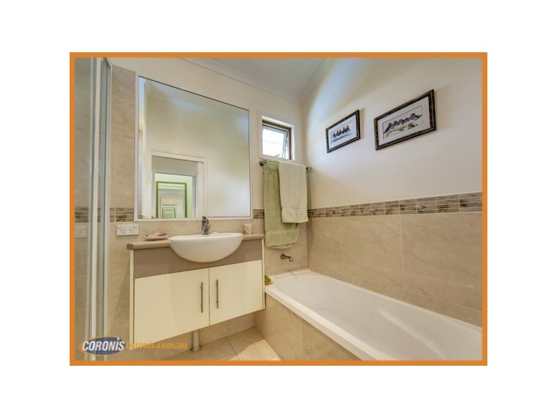 18 Boykambil Esplanade South, Hope Island QLD 4212