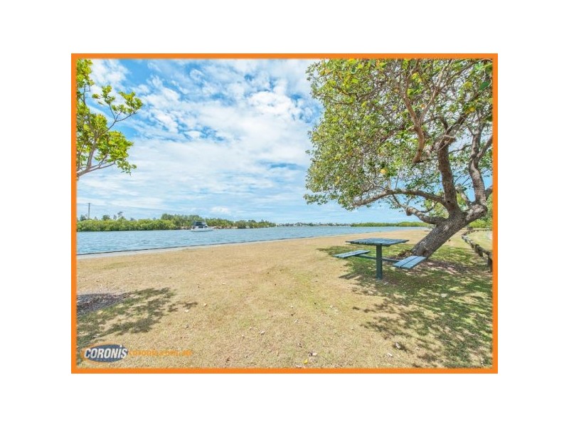 18 Boykambil Esplanade South, Hope Island QLD 4212
