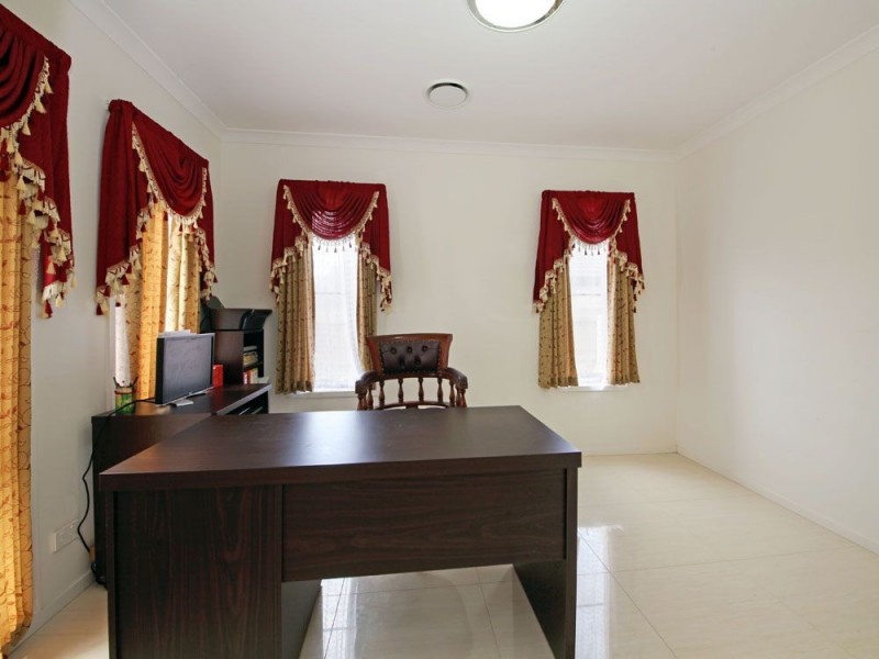 18 Midgley Street, Dakabin QLD 4503