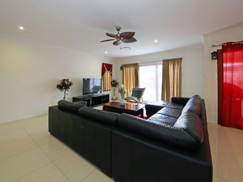 18 Midgley Street, Dakabin QLD 4503