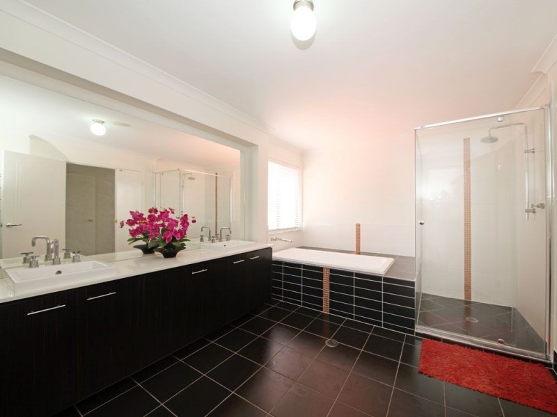 18 Midgley Street, Dakabin QLD 4503