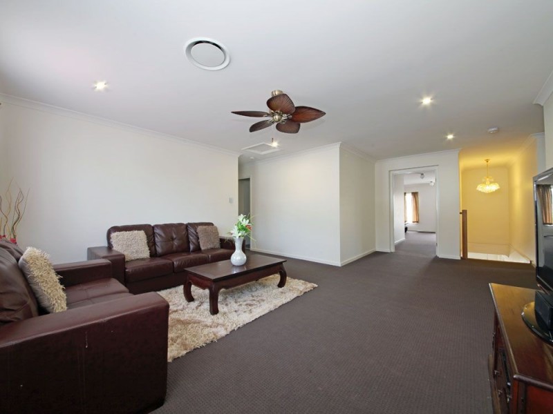 18 Midgley Street, Dakabin QLD 4503