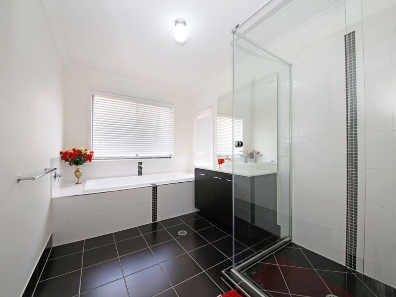 18 Midgley Street, Dakabin QLD 4503