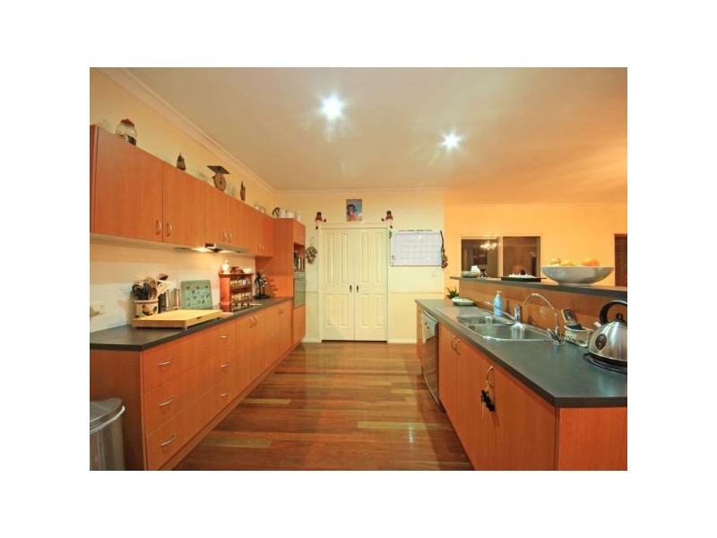 860 Clear Mountain Road, Cashmere QLD 4500