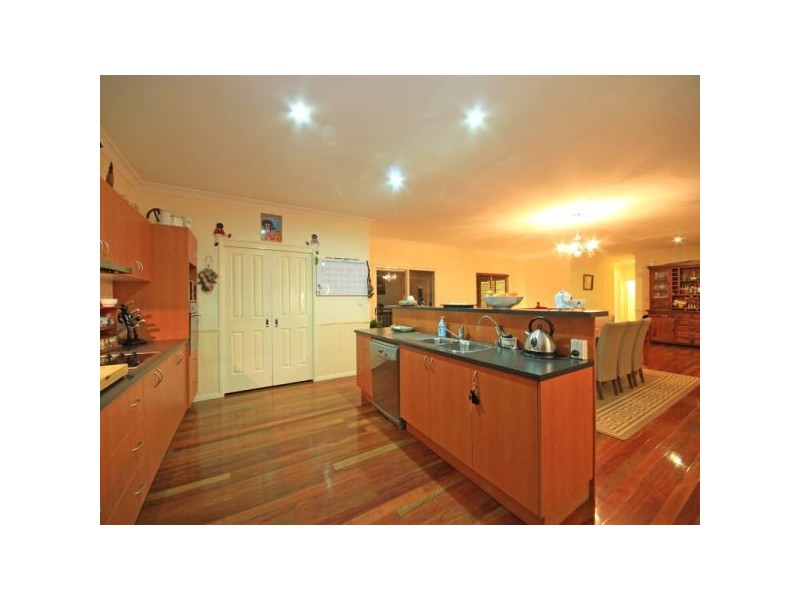 860 Clear Mountain Road, Cashmere QLD 4500
