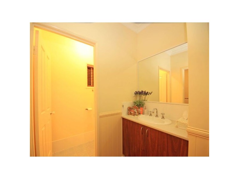 860 Clear Mountain Road, Cashmere QLD 4500