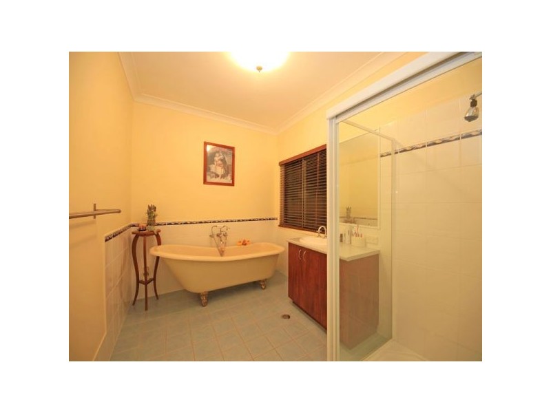 860 Clear Mountain Road, Cashmere QLD 4500