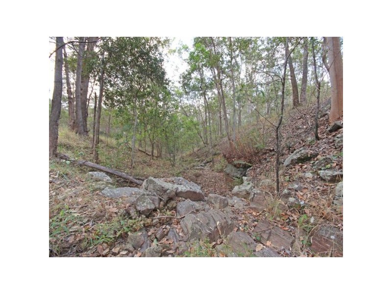 860 Clear Mountain Road, Cashmere QLD 4500