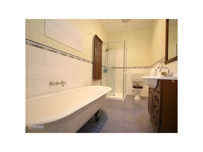 27 Lucy Street, Albion QLD 4010
