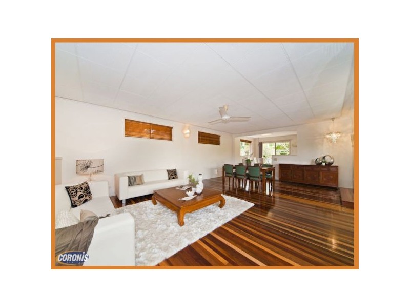 8 Lawrence Road, Chermside West QLD 4032