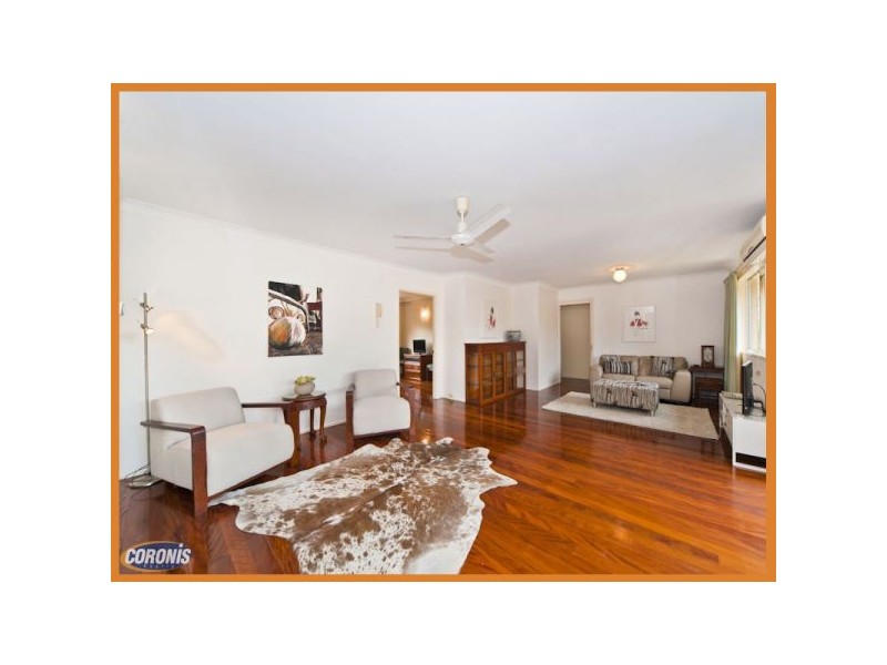 8 Lawrence Road, Chermside West QLD 4032