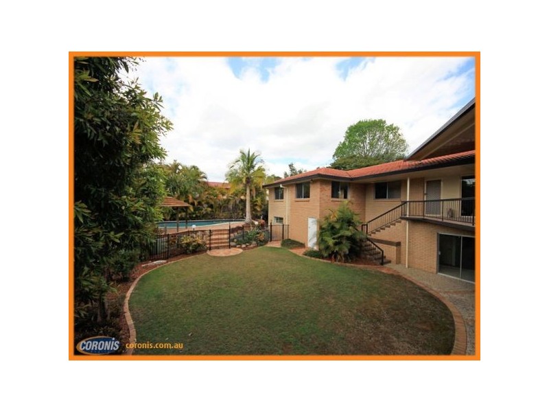 8 Lawrence Road, Chermside West QLD 4032
