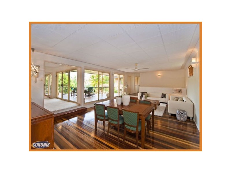 8 Lawrence Road, Chermside West QLD 4032