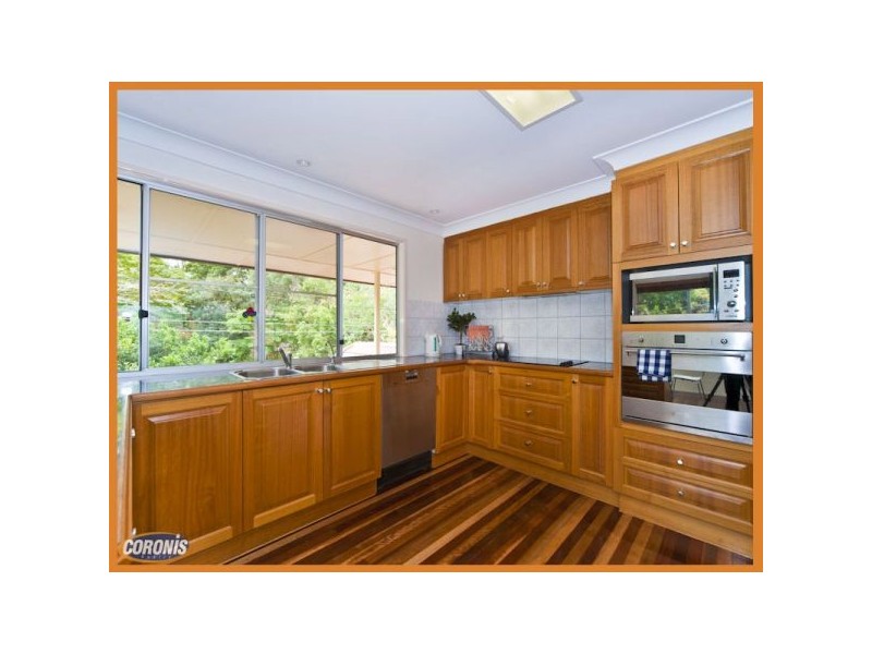 8 Lawrence Road, Chermside West QLD 4032