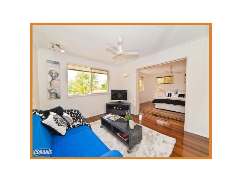 8 Lawrence Road, Chermside West QLD 4032