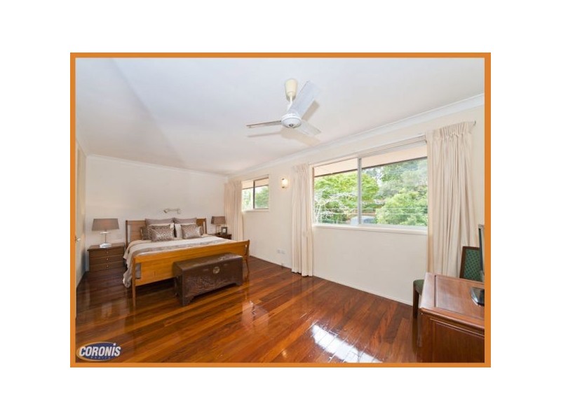 8 Lawrence Road, Chermside West QLD 4032