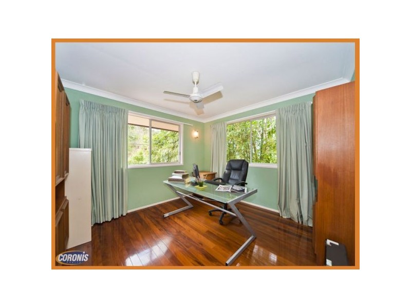8 Lawrence Road, Chermside West QLD 4032
