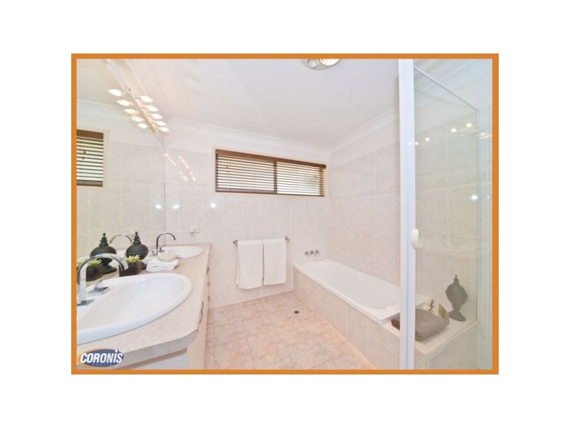 8 Lawrence Road, Chermside West QLD 4032