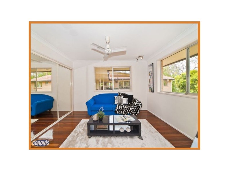 8 Lawrence Road, Chermside West QLD 4032