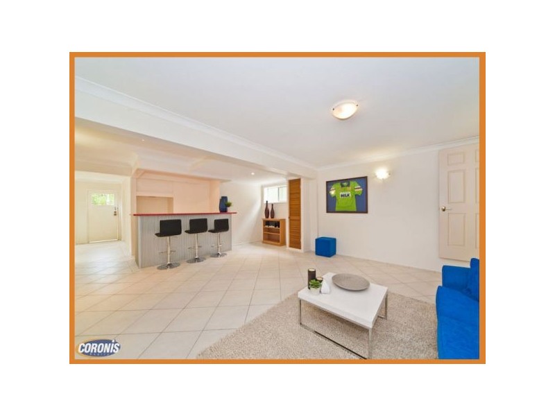 8 Lawrence Road, Chermside West QLD 4032