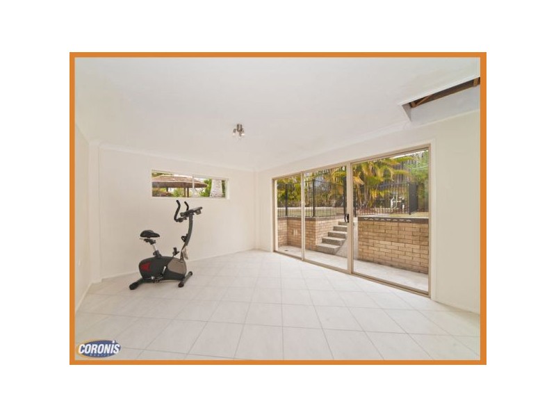 8 Lawrence Road, Chermside West QLD 4032
