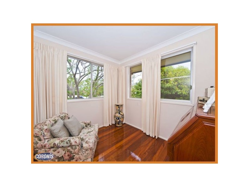 8 Lawrence Road, Chermside West QLD 4032