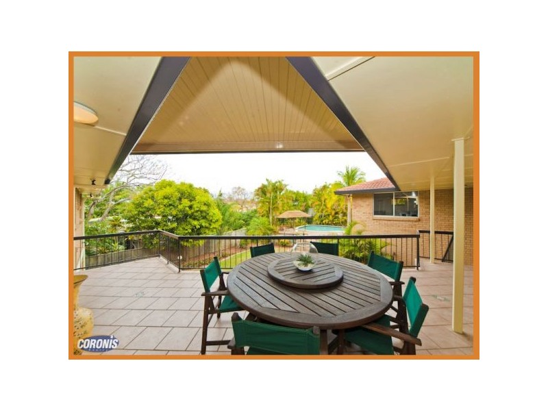 8 Lawrence Road, Chermside West QLD 4032