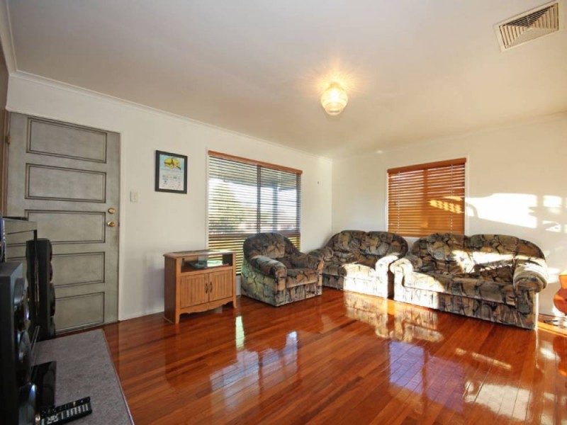 8 Golden Avenue, Kallangur QLD 4503