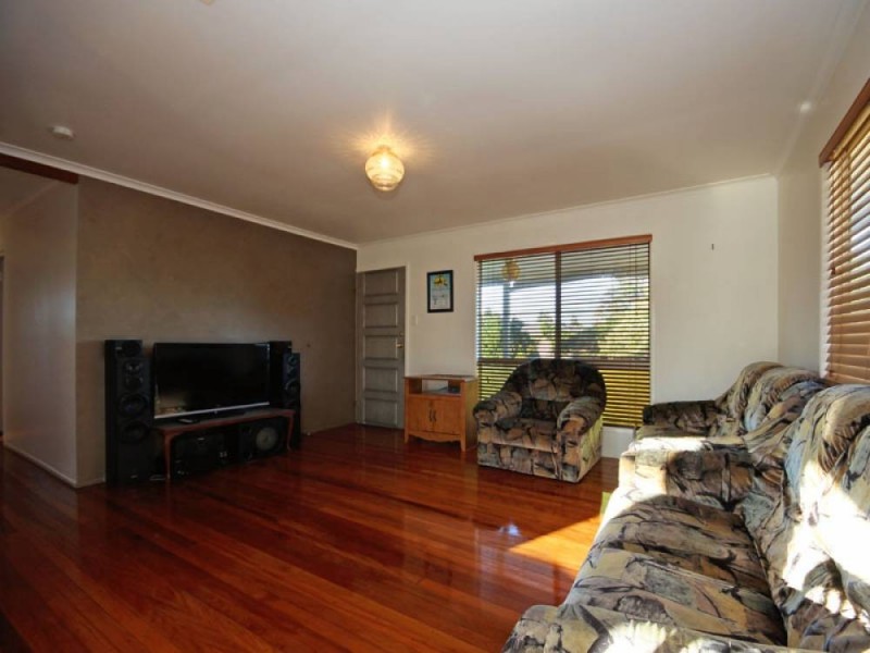 8 Golden Avenue, Kallangur QLD 4503