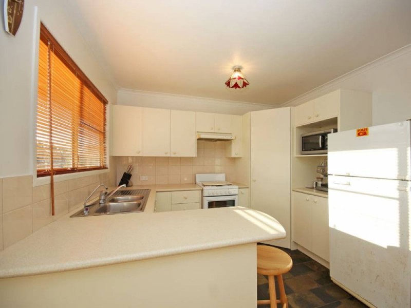 8 Golden Avenue, Kallangur QLD 4503