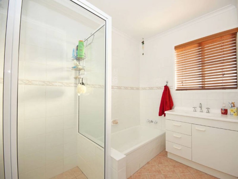 8 Golden Avenue, Kallangur QLD 4503