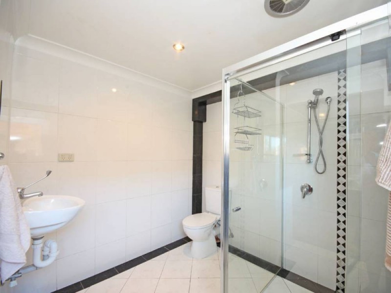 8 Golden Avenue, Kallangur QLD 4503