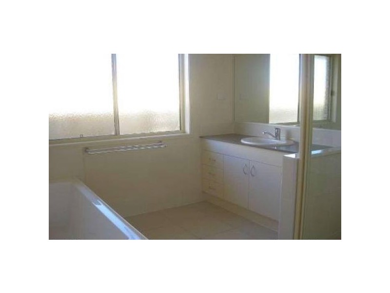 8 Dear Place, Bellmere QLD 4510