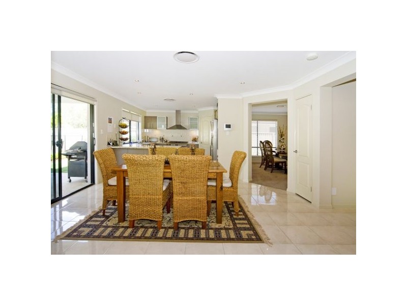 25 Riverlinks Boulevard East, Helensvale QLD 4212