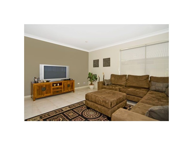 25 Riverlinks Boulevard East, Helensvale QLD 4212