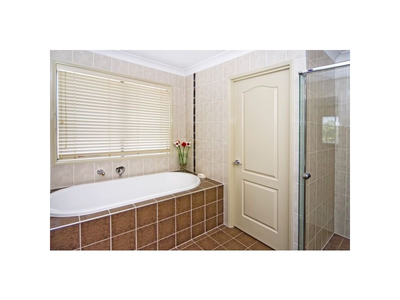 25 Riverlinks Boulevard East, Helensvale QLD 4212