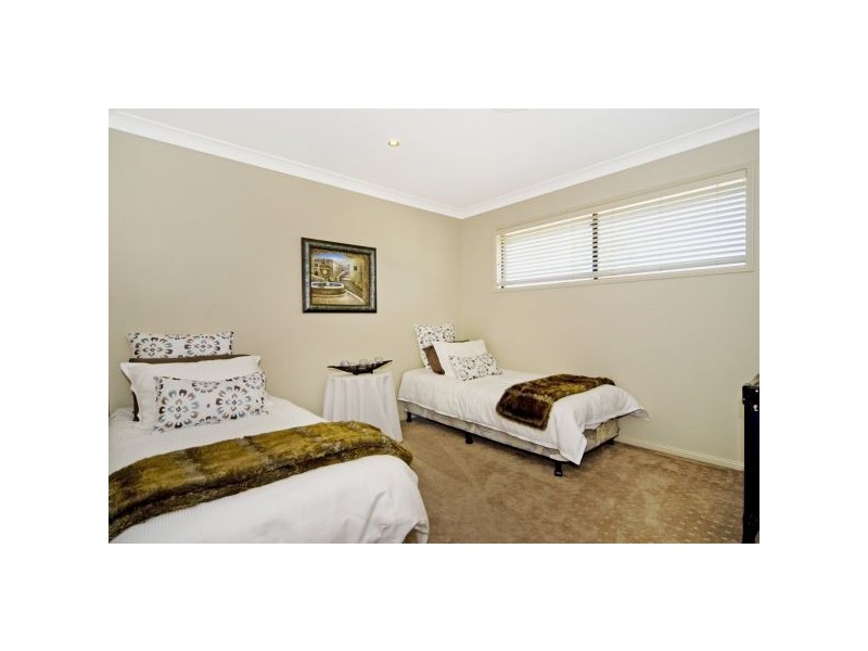 25 Riverlinks Boulevard East, Helensvale QLD 4212
