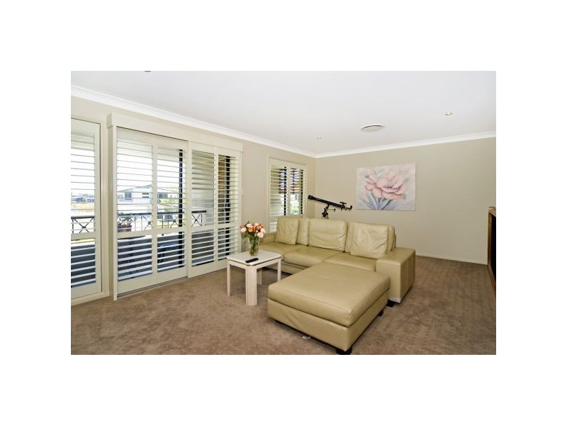25 Riverlinks Boulevard East, Helensvale QLD 4212