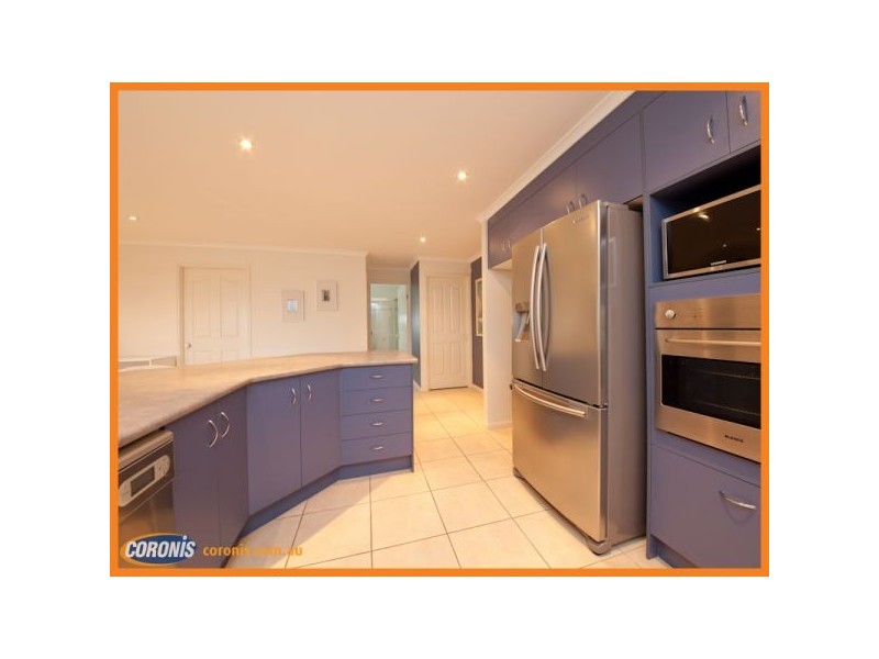 2 Fryer Close, Bellbowrie QLD 4070