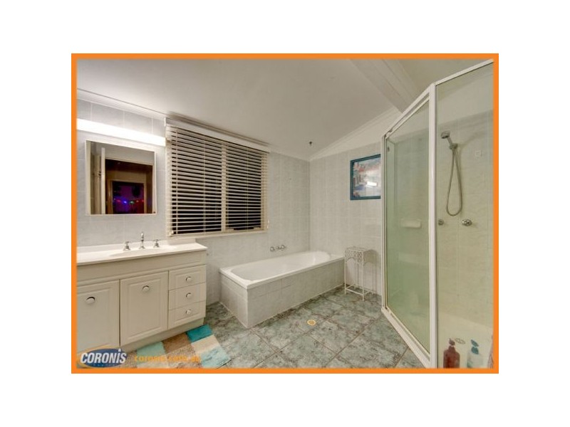 5 Jupiter Court, Eatons Hill QLD 4037