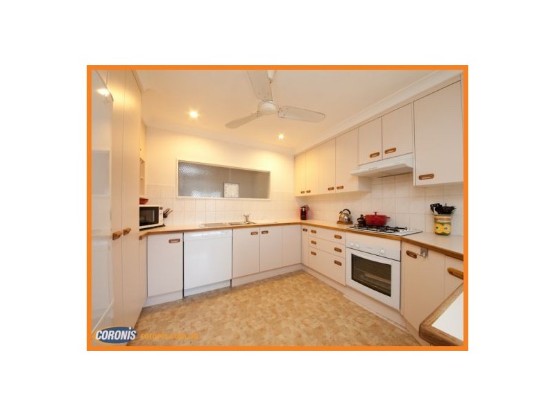 8 Cannes Street, Holland Park West QLD 4121