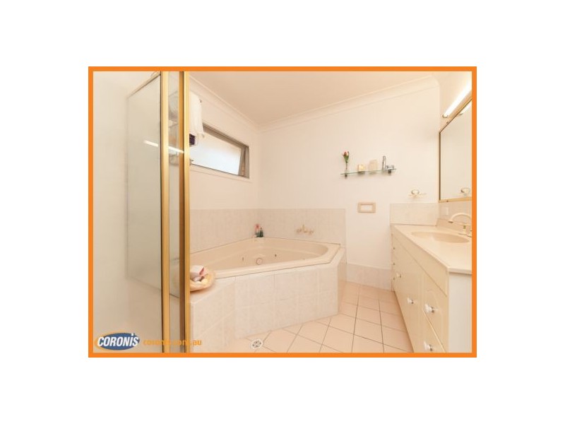 8 Cannes Street, Holland Park West QLD 4121