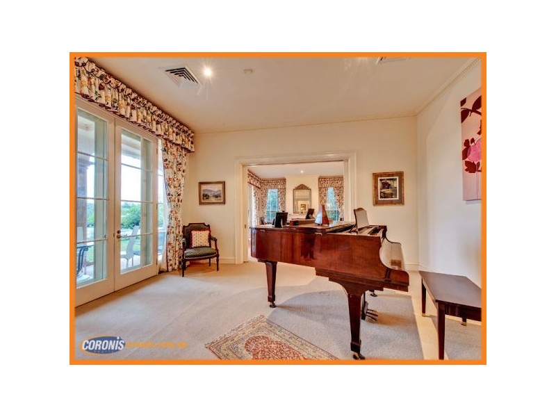 1117 Beechwood Drive, Hope Island QLD 4212