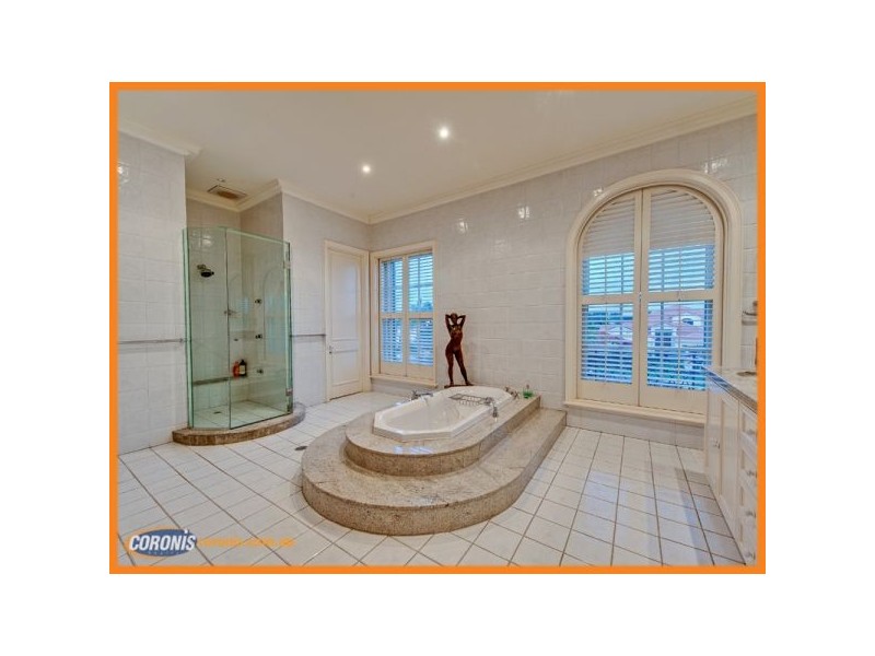 1117 Beechwood Drive, Hope Island QLD 4212