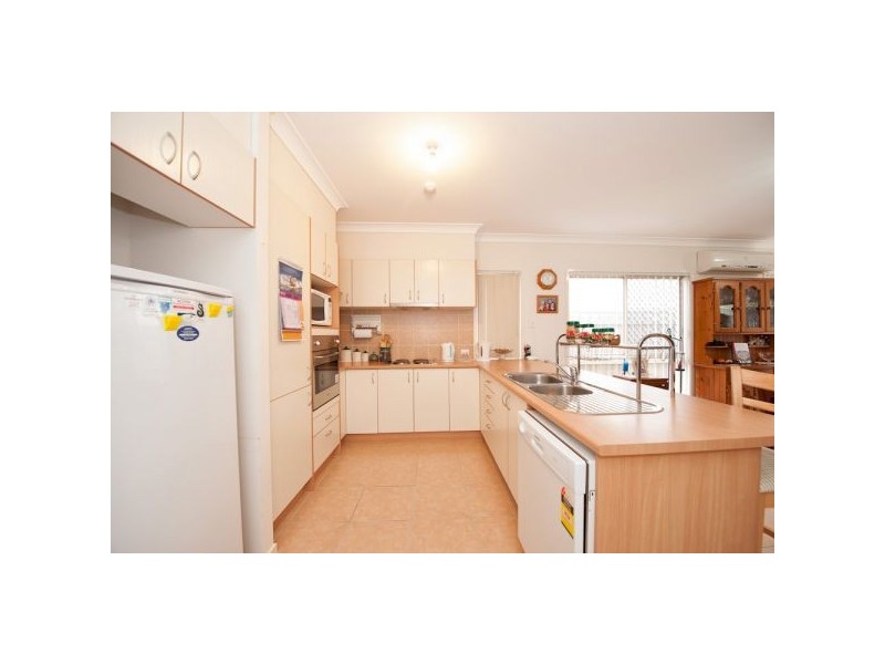 16 Moonbeam Street, Springfield Lakes QLD 4300