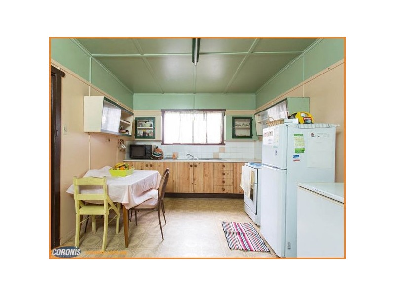 18 Lalroy Street, Beachmere QLD 4510