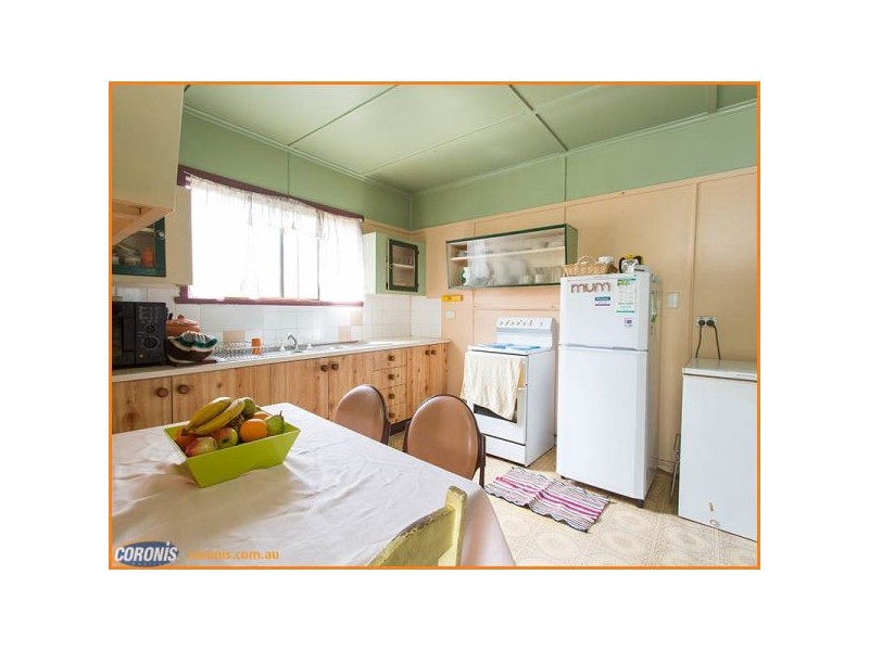 18 Lalroy Street, Beachmere QLD 4510