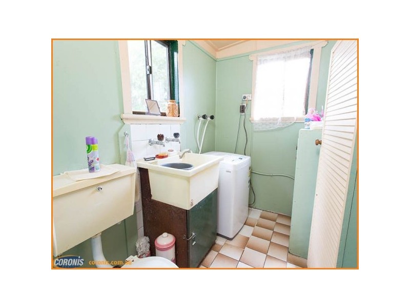 18 Lalroy Street, Beachmere QLD 4510